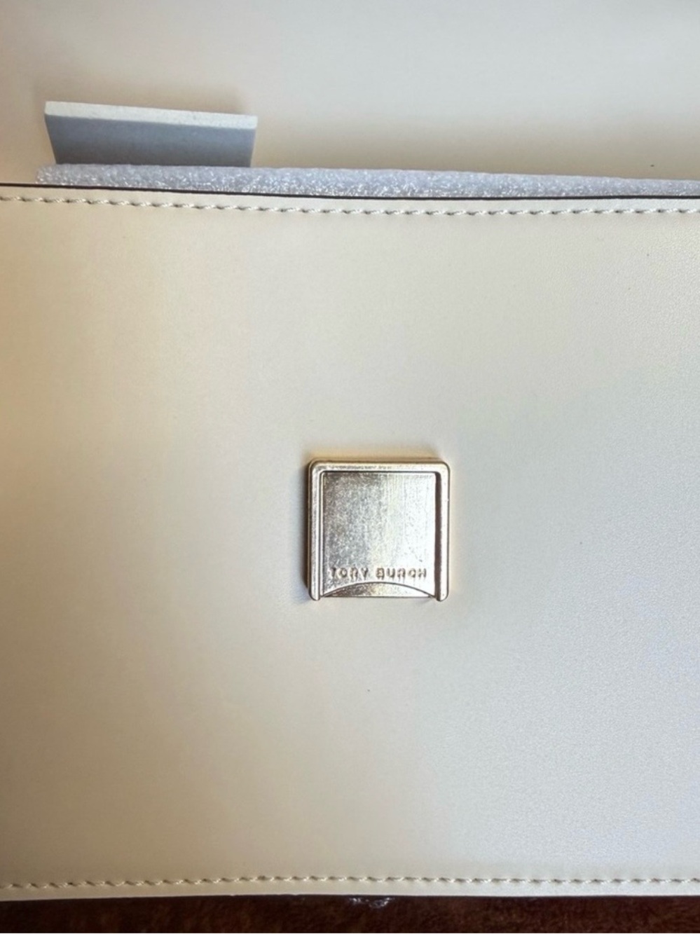 Tory Burch Cream Leather Crossbody with Gold Logo Chain - Picture 8 of 10